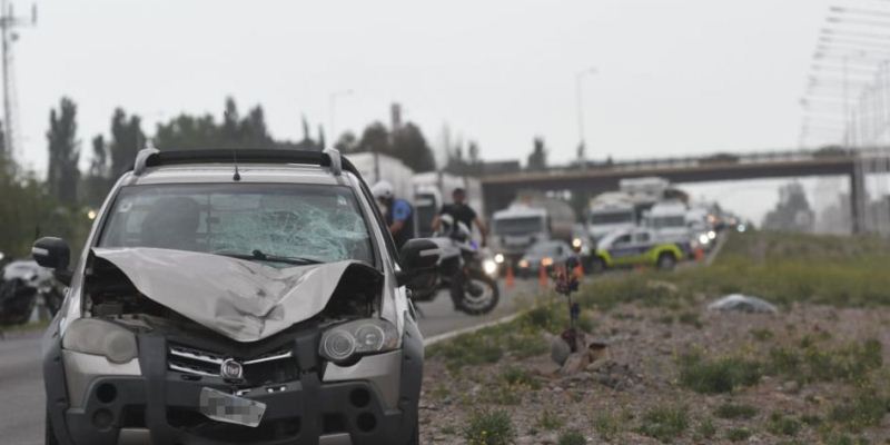 Un joven cruzó el Acceso Este a pie y murió tras ser atropellado por una camioneta