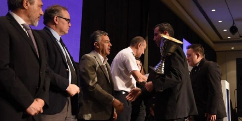 Cornejo premió a policías destacados: “Estamos recobrando el prestigio de la Policía”