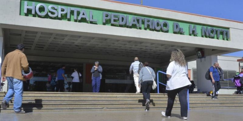 Un nene quedó internado en el Notti luego de que su compañero le diera un botellazo