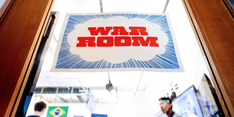“War Room”: cómo es el control central de Facebook para vigilar las noticias falsas de cara a las elecciones en Estados Unidos y Brasil
