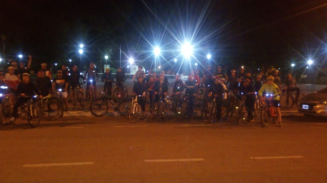 Se llevó a cabo la segunda bicicleteada nocturna de Bowen