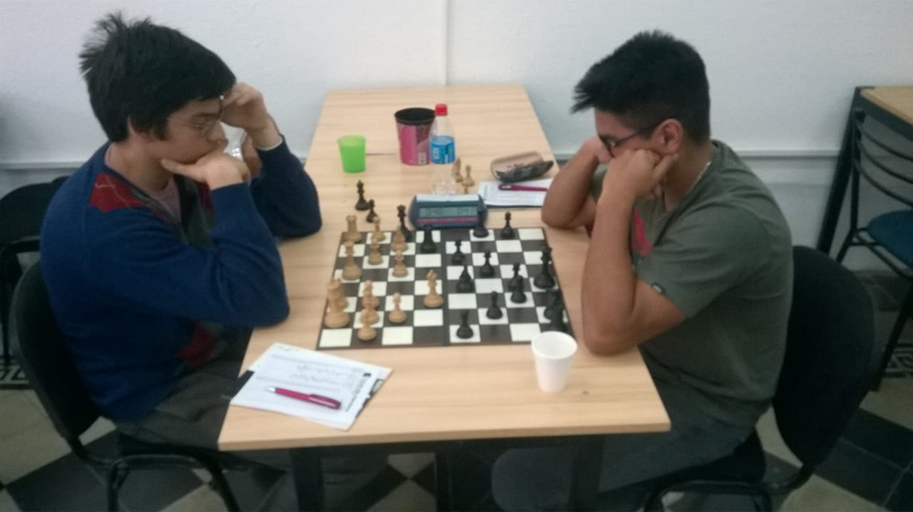 Álvaro Acuña a la semis del Mendocino de Ajedrez