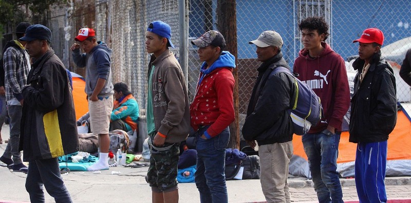 Los migrantes comienzan a descartar su llegada a Estados Unidos y analizan nuevos destinos