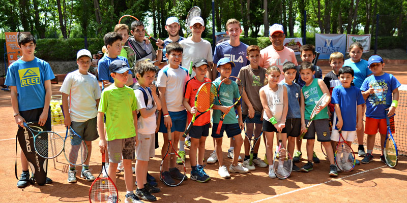 Buena convocatoria a la clínica de tenis dictada por Leo Olguín