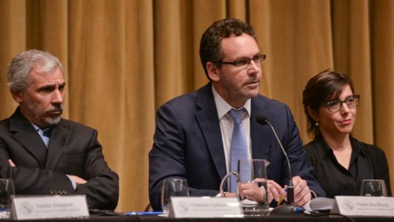 El Banco Central mantendrá una lenta baja de las tasas de interés para que crezca la preferencia por los pesos