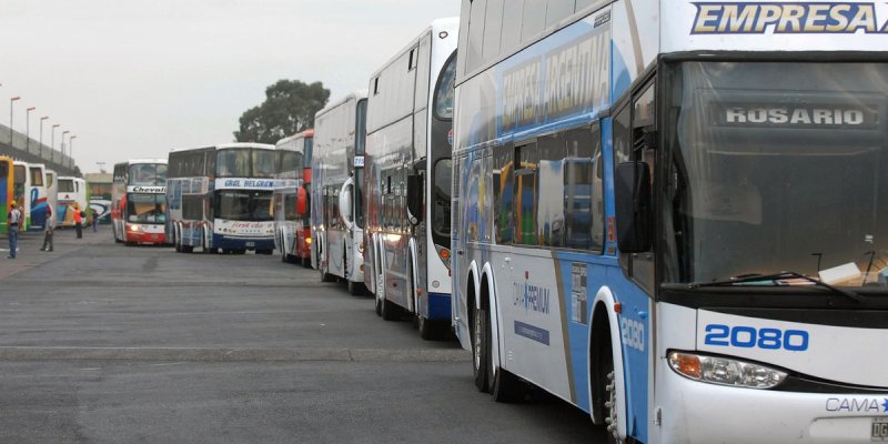 El Gobierno autorizó aumentos de hasta 30% en las tarifas de los micros de larga distancia