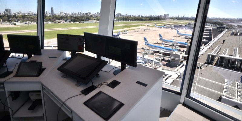 Detuvieron al piloto que interfirió la torre de control de Aeroparque