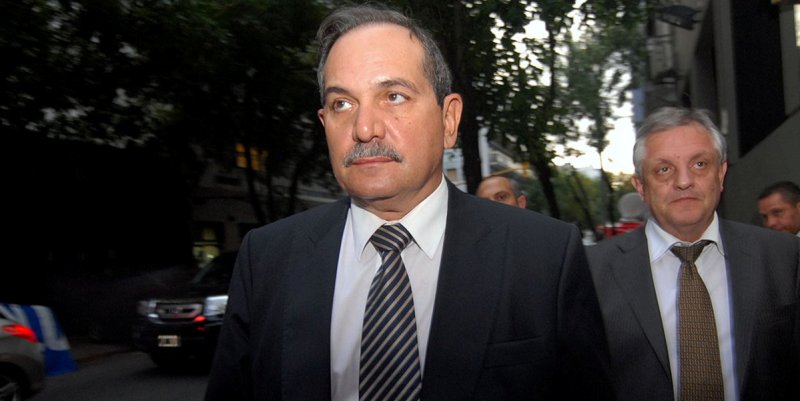 Alperovich pidió licencia en su banca de senador
