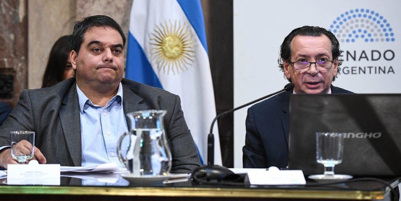 El Gobierno acordó con empresarios y sindicatos el pago de un bono de fin de año