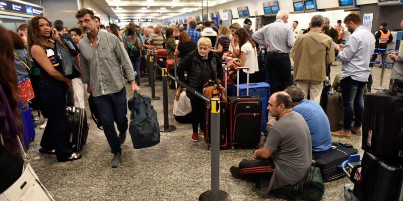 Ascienden a 153 los vuelos cancelados y hay más de 18.000 pasajeros afectados por la intransigencia gremial