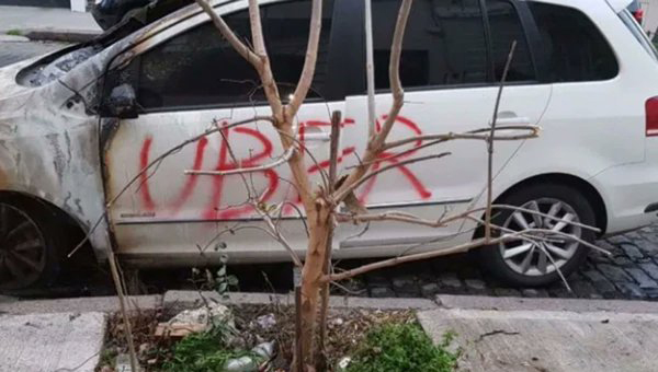 Odio a venezolanos e inteligencia por WhatsApp: el furioso mundo de los taxistas “caza Uber” por dentro