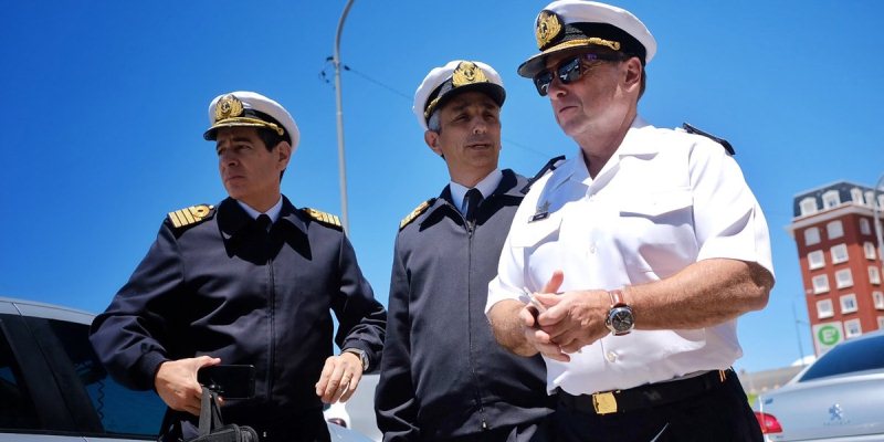 El Jefe de la Armada se reunió con familiares de los submarinistas del ARA San Juan: “Vino a ratificar su apoyo y a escuchar”