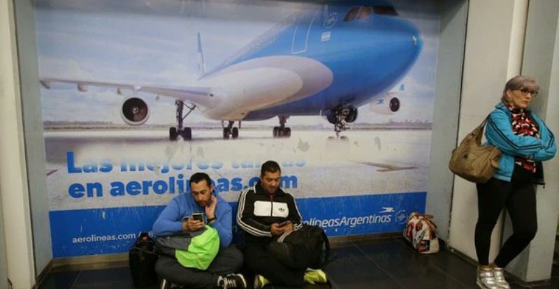 Aerolíneas Argentinas canceló todos sus vuelos del lunes por una medida de fuerza gremial