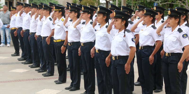 Egresaron 25 nuevos cadetes de la Policía