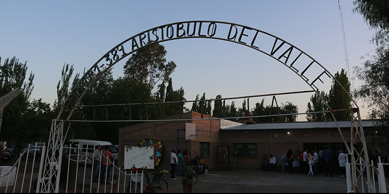 La Escuela Aritóbulo del Valle festejó sus 75 años