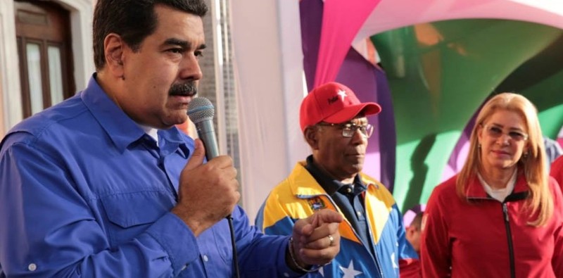 Nicolás Maduro pidió a los estudiantes universitarios defender a Venezuela “con las armas en la mano”