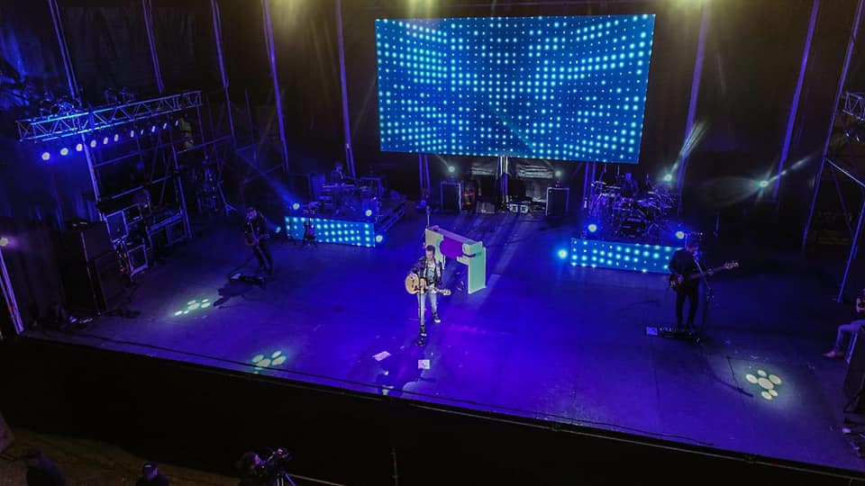 Axel y Nahuel Pennisi cantaron en Alvear