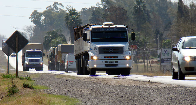 Camioneros denuncian problemas de abastecimiento de gasoil en Mendoza