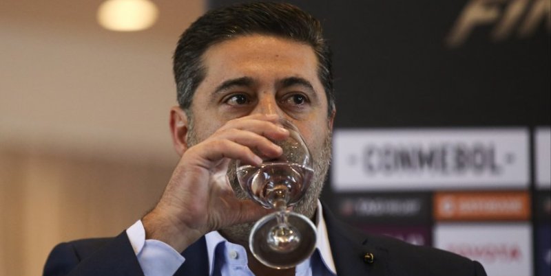 Angelici: “No aceptamos jugar ningún partido”