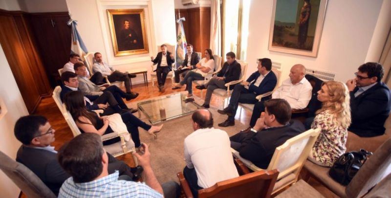 Una organización de DDHH apoyó el decreto de Cornejo que limita las reelecciones