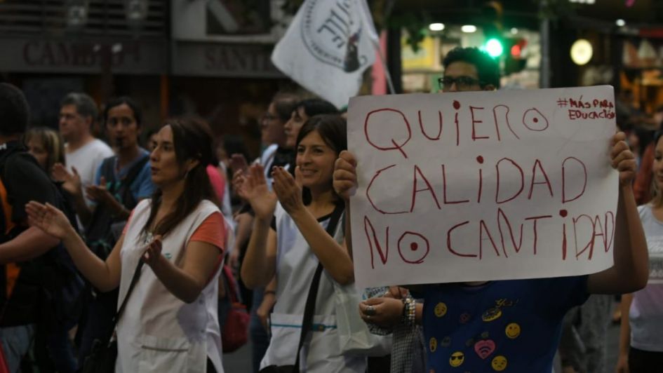 El SUTE marchó contra el nuevo calendario escolar de la DGE