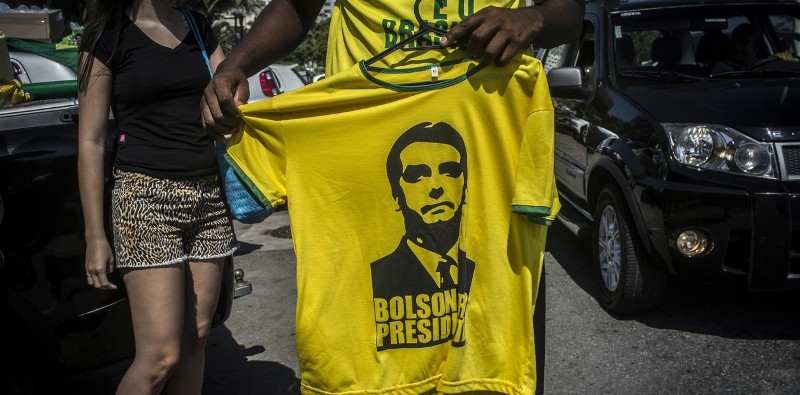 Más de 100 economistas acercan a Jair Bolsonaro un programa de reformas en Brasil