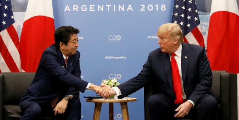 Donald Trump reiteró al primer ministro de Japón su convicción de mantener la presión sobre Corea del Norte