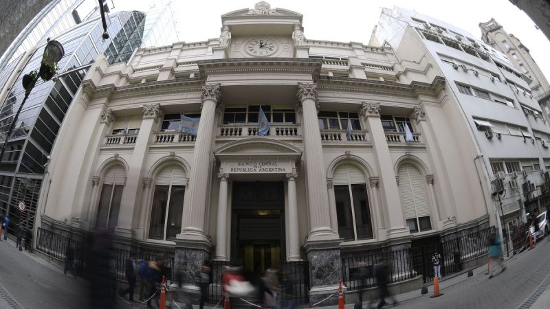 Comienza a despegar el dólar: el Central esta vez no pudo evitar que suba más de lo deseado