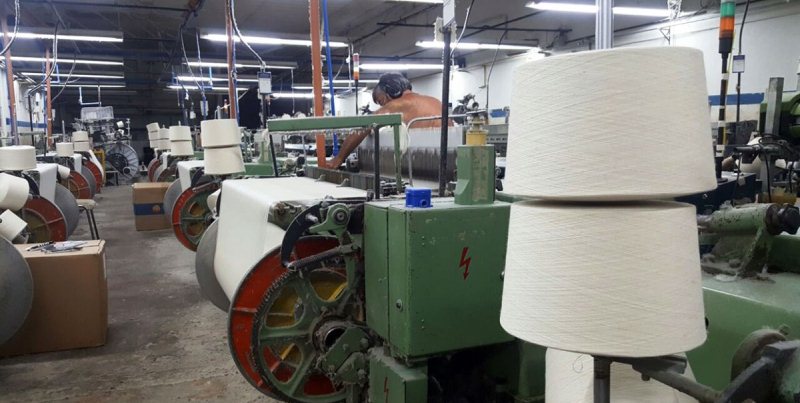 Por séptimo mes consecutivo cayó el empleo registrado en octubre, pero subió el salario