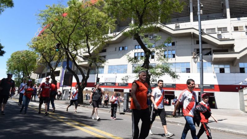 Los hinchas de River reclaman por el cambio de sede de la final de la Libertadores