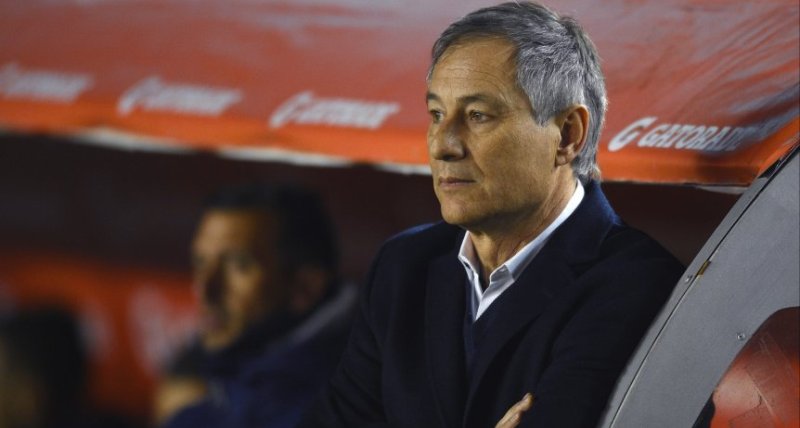 En Brasil afirman que el Santos viene por Holan