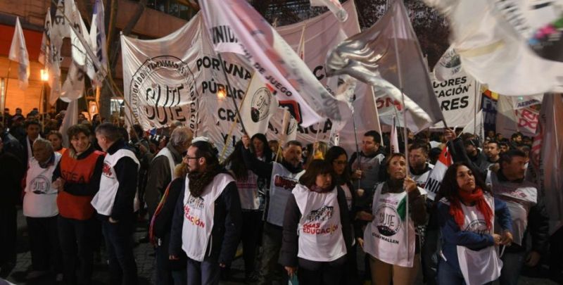 Las muertes por Covid de trabajadores de la educación abren un frente judicial para Rodríguez Larreta