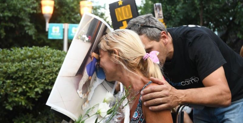 Una familia destruida y un doloroso lamento: “Mataron a dos ángeles”