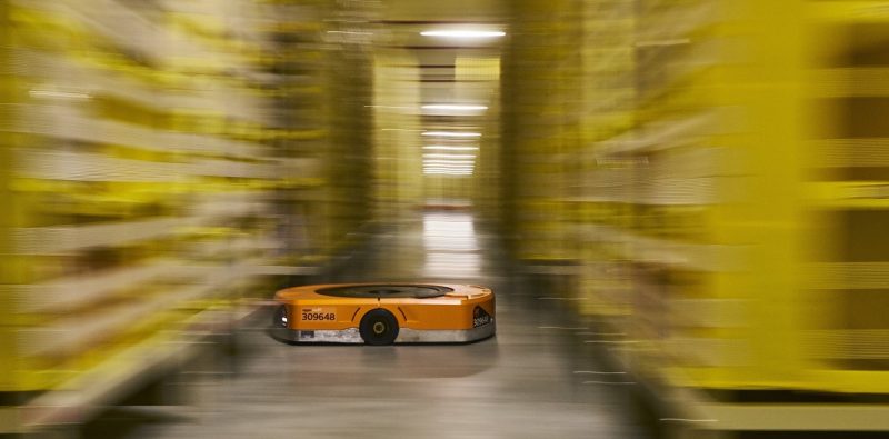 Por culpa de un robot fueron hospitalizadas 24 personas que trabajan en un depósito de Amazon