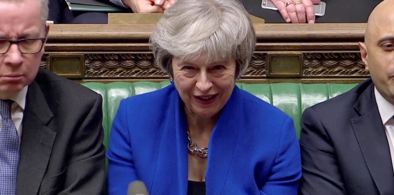 La premier Theresa May gana el voto de confianza en el Parlamento británico