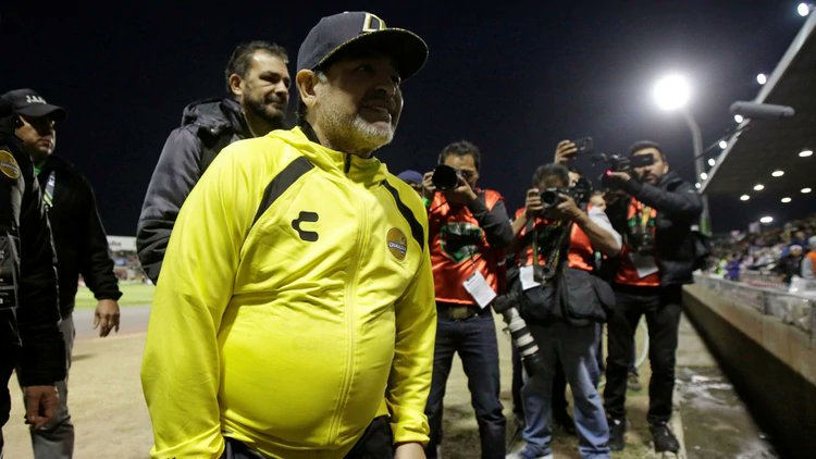 El presidente de Dorados rompió el silencio: qué dijo sobre el futuro de Diego Maradona en el banco de suplentes del club