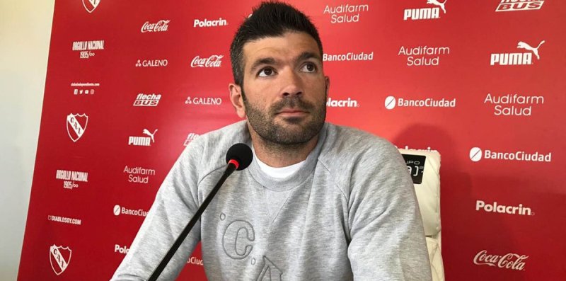 Gigliotti se fue de Independiente y le apuntó a Holan antes de viajar a México
