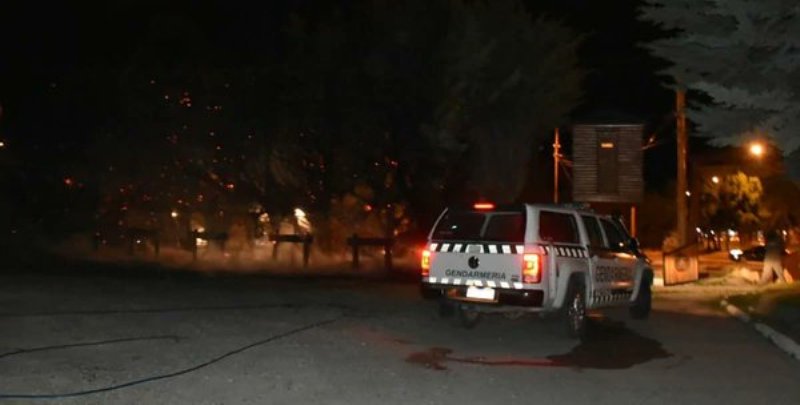 Investigan una serie de ataques incendiarios mapuches contra Gendarmería y la Policía en Esquel