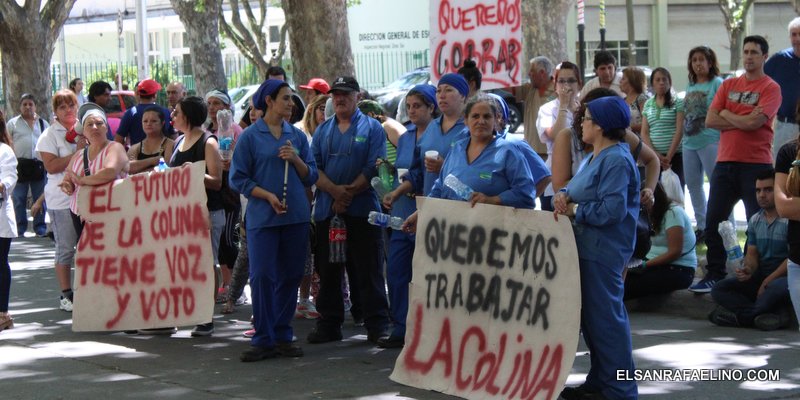 Empleados de La Colina reclaman por trabajo