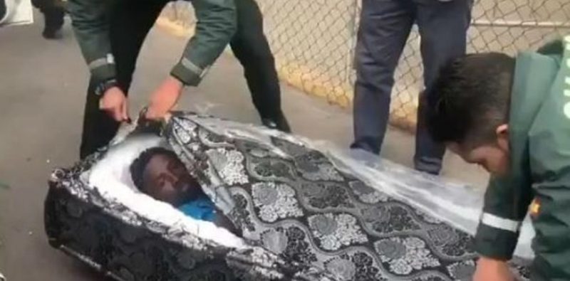 “hombres colchón”, la desesperación por llegar a tierra española