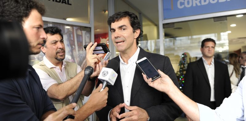 Para Juan Manuel Urtubey, el DNU “es un exceso”