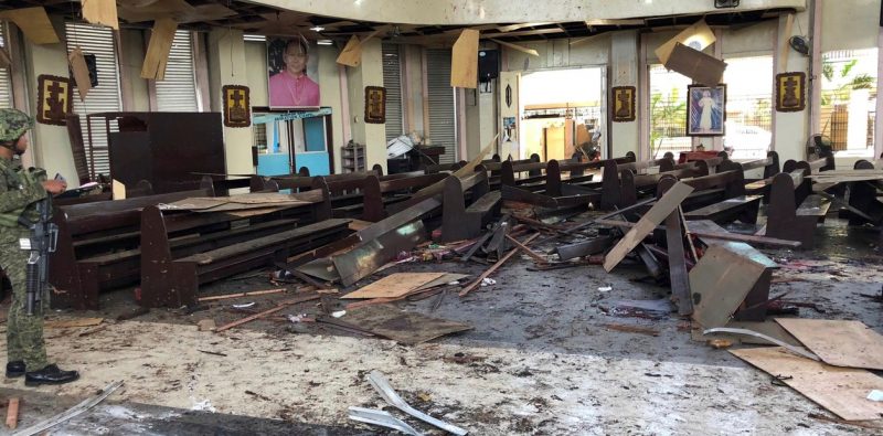 Filipinas: al menos 19 muertos tras explotar dos bombas frente una catedral
