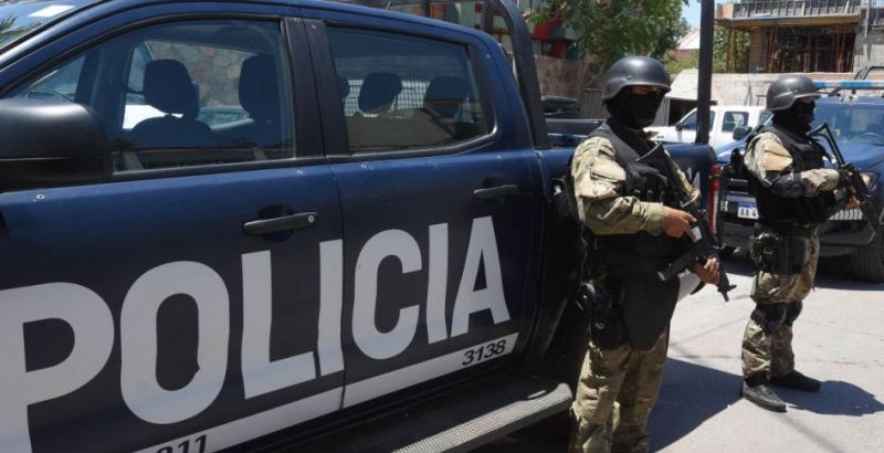 Las Heras: venían de un asado y escondieron a los hijos en el baúl del auto