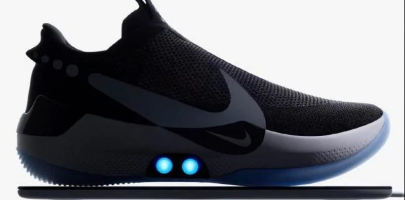 Nike lanzó unas zapatillas que se ajustan al pie a través de una app
