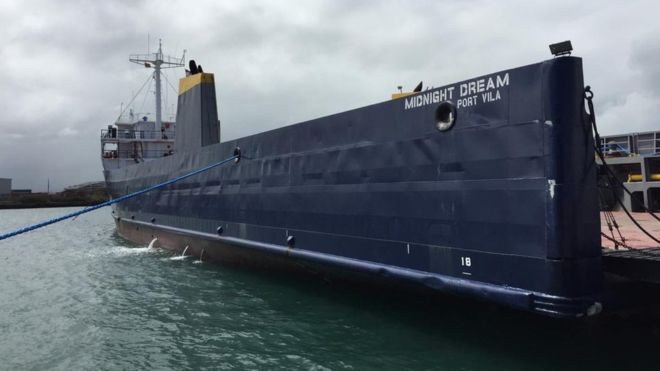 Crisis en Venezuela: a bordo del barco con el que la oposición busca cruzar la frontera marítima con ayuda internacional