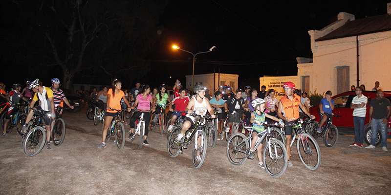 Carmensa celebró con una bicicleteada nocturna