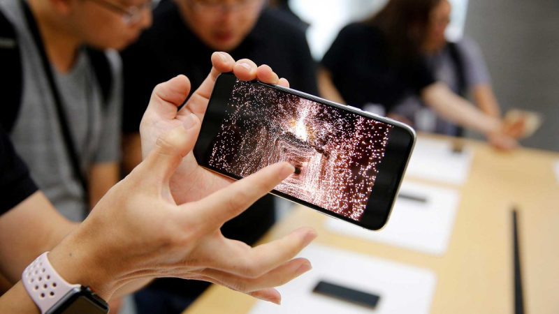 Modo oscuro, tres cámaras traseras y conector USB tipo C: las novedades que se esperan de los nuevos iPhone