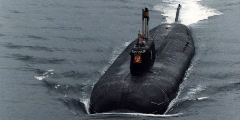 Por qué submarinos rusos merodean los cables de Internet en el océano Atlántico