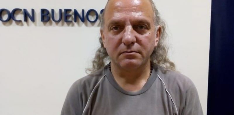 Detienen a un profesor de música que era coach de famosos y está acusado de abusar de una adolescente
