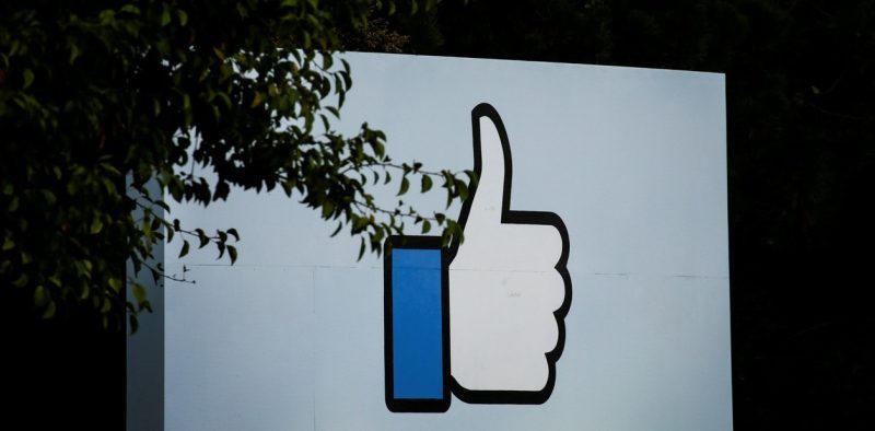 La Unión Europea presiona a Facebook, Google y Twitter para que hagan más contra la desinformación